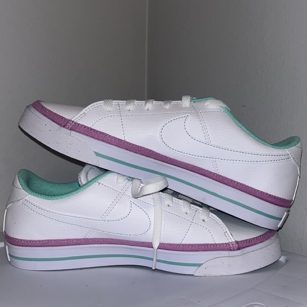 Nike Women’s Tennis Shoe